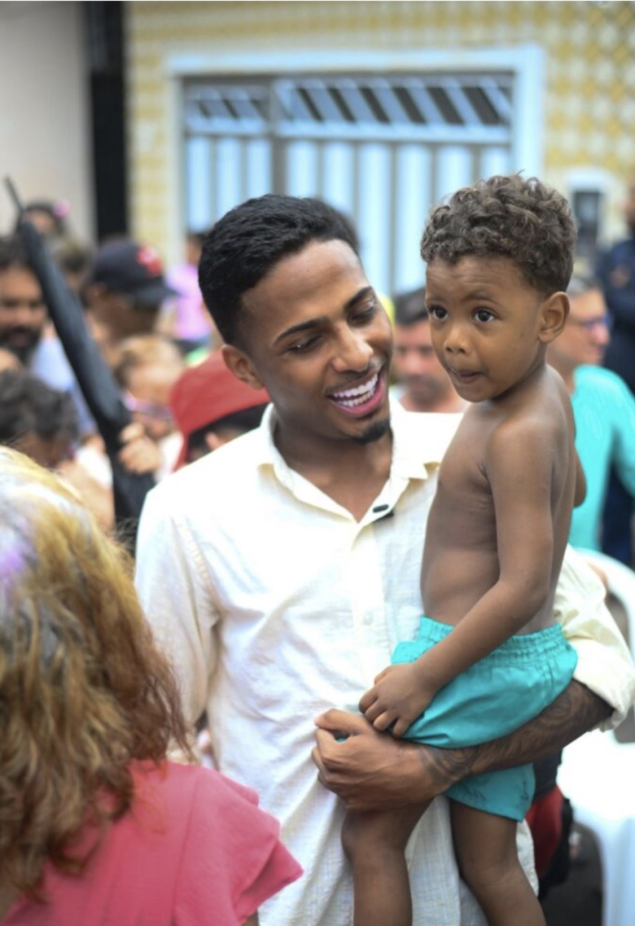 Com ação solidária, Vini Jansen beneficia famílias com distribuição de peixes em São Luís