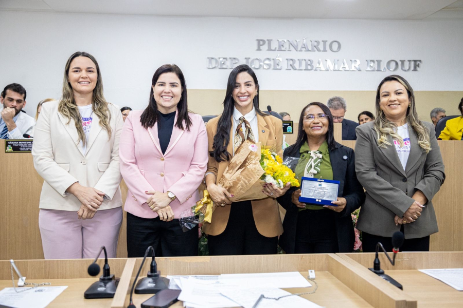 Deputada Daniella recebe importante reconhecimento da população de Timon 