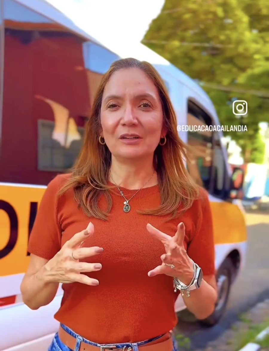 Prefeitura de Açailândia substitui kombis e entrega 11 vans para transporte escolar na zona rural