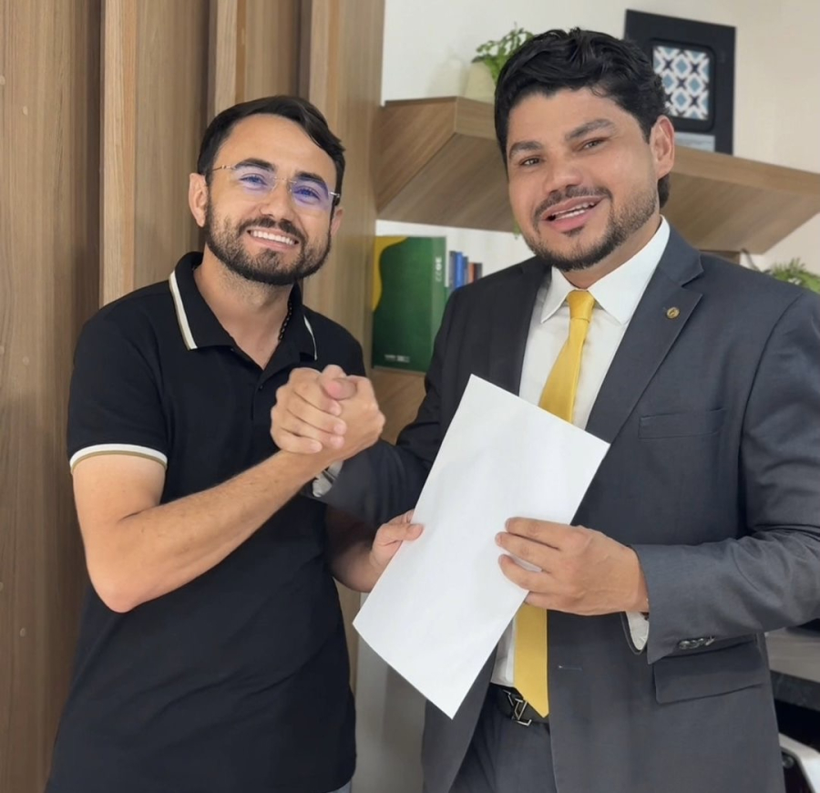 Fernandinho Soares entrega título de cidadão patoense a Guilherme Paz e reforça parceria com São João dos Patos