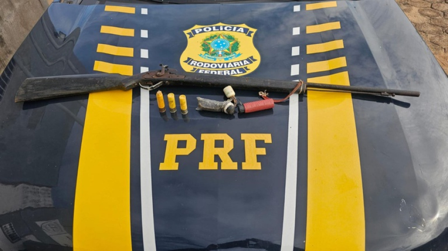 PRF apreende arma artesanal e munições durante fiscalização em Açailândia