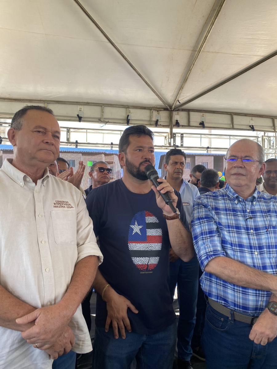 Em Açailândia, deputado Kekê Teixeira exalta habitação popular e destaca emenda de R$ 1 milhão para a saúde