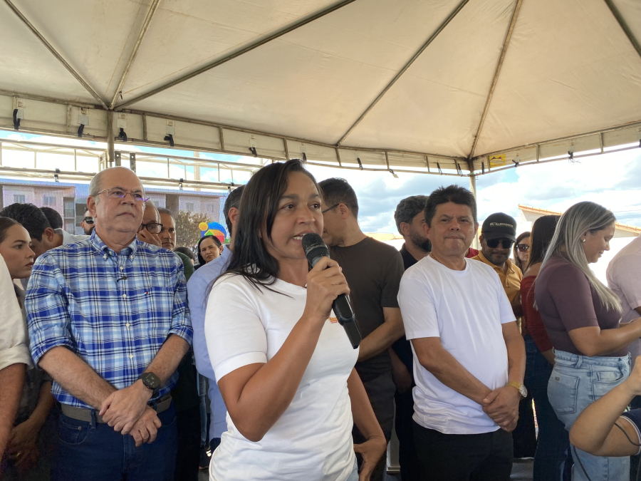 Senadora Eliziane Gama participa do anúncio de 384 apartamentos em Açailândia e se reúne com diretório do PT