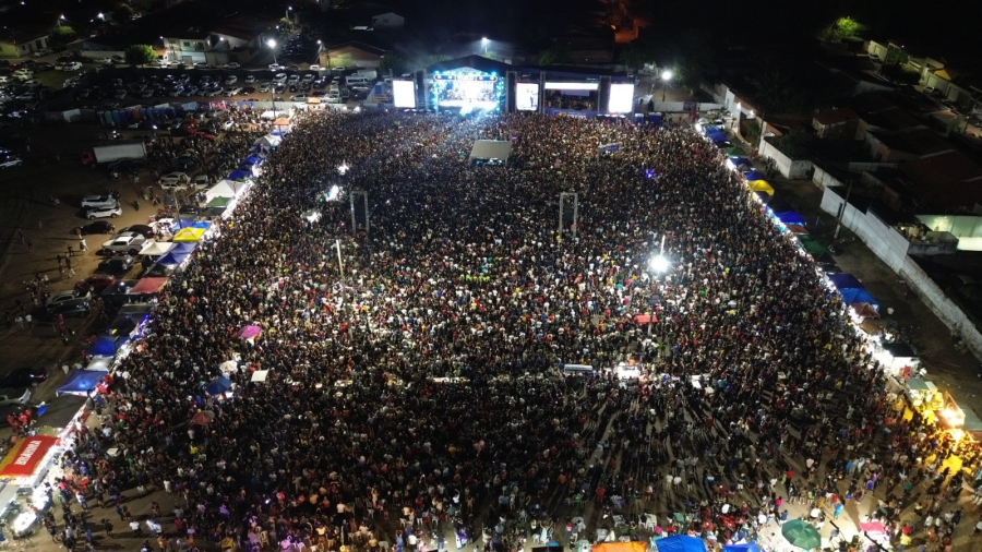 Caxias dá início às celebrações dos 203 anos com investimentos, inaugurações e show que reúne mais de 70 mil pessoas