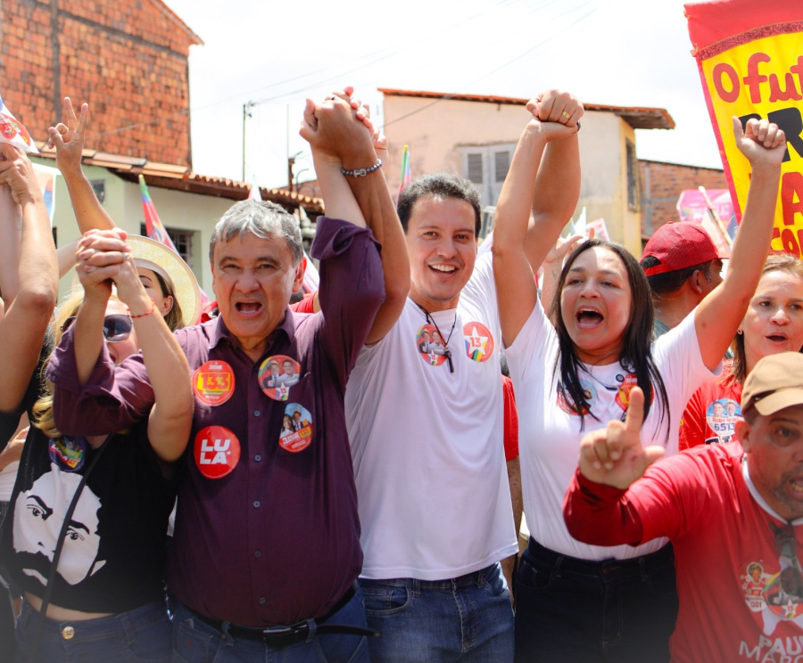 Time do 13 toma as ruas da Liberdade com Camarão, Ministro Wellington Dias e Eliziane